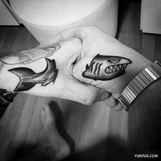 Creative Tattoos That Make Clever Use Of The Body