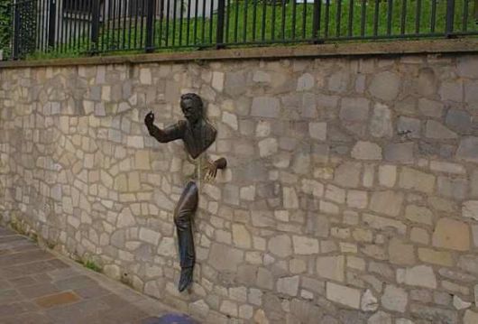 39 Statues That Are Quite Bizarre