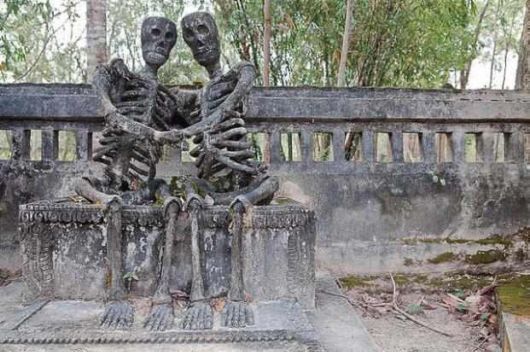 39 Statues That Are Quite Bizarre