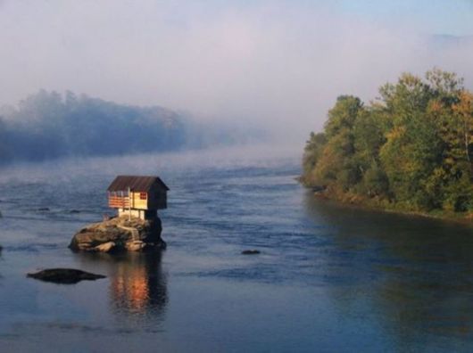 Ultimate Privacy - The House Built In The Middle Of A River 