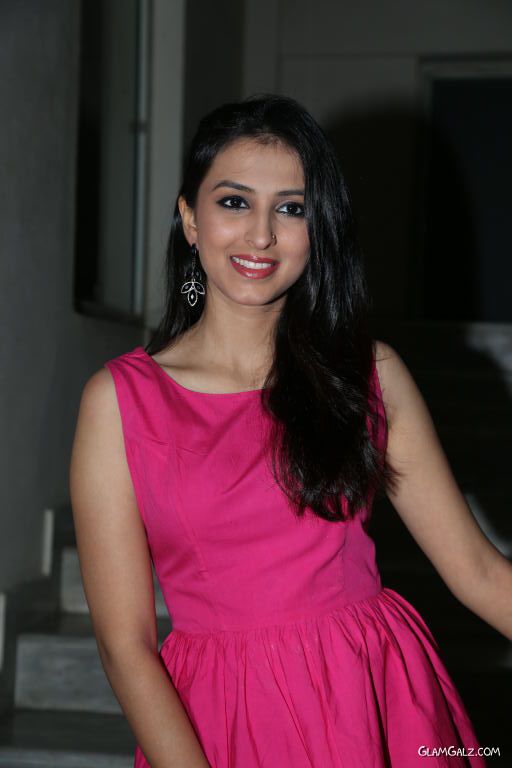 Beautiful Indian Model Simer Motiani