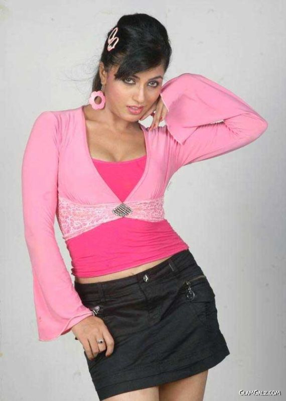 Spicy Aarti Puri Photoshoot