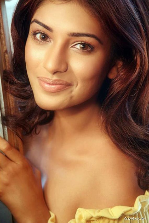 Upcoming Tollywood Actress Divya Bhandari