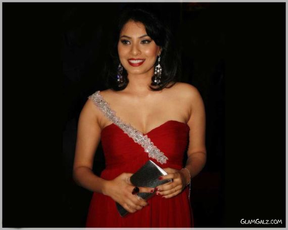 Click to Enlarge - Gorgeous Manisha Kelkar Wallpapers