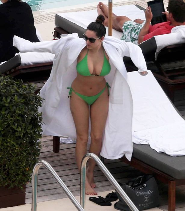 Kelly Brook On A Vacation In Miami Beach