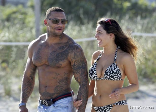 Kelly Brook At The Miami Beach Pool