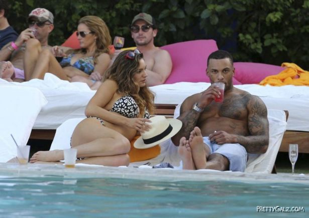 Kelly Brook At The Miami Beach Pool